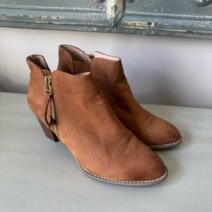 Vionic sterling women’s brown  leather booties 8.5